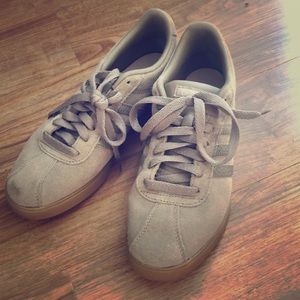 Adidas tan tennis shoes with snake skin detail